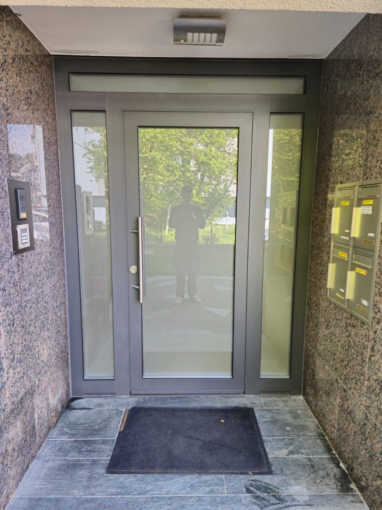 Réalisation porte d’entrée – Fermé-Lux Luxembourg