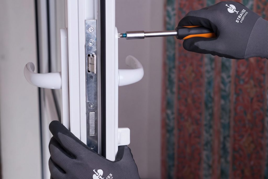 Réparation des portes de service – Fermé-Lux Luxembourg